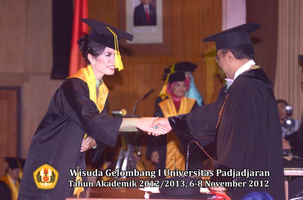 wisuda-unpad-gel-i-ta-2012_2013-fakultas-ilmu-komunikasi-oleh-rektor-183