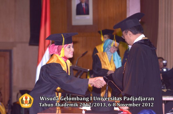 wisuda-unpad-gel-i-ta-2012_2013-fakultas-ilmu-komunikasi-oleh-rektor-184