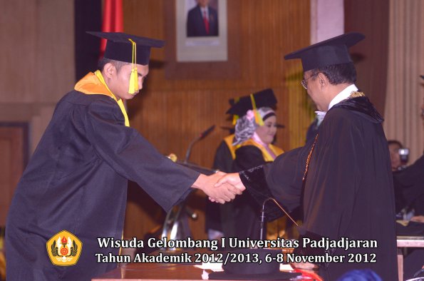 wisuda-unpad-gel-i-ta-2012_2013-fakultas-ilmu-komunikasi-oleh-rektor-186