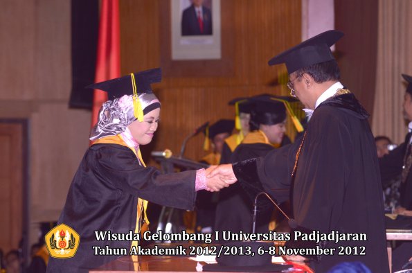 wisuda-unpad-gel-i-ta-2012_2013-fakultas-ilmu-komunikasi-oleh-rektor-187