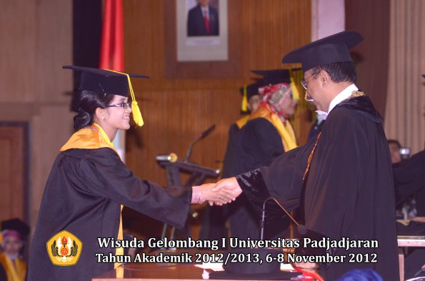 wisuda-unpad-gel-i-ta-2012_2013-fakultas-ilmu-komunikasi-oleh-rektor-189