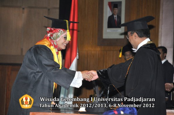 wisuda-unpad-gel-i-ta-2012_2013-fakultas-ilmu-komunikasi-oleh-rektor-190