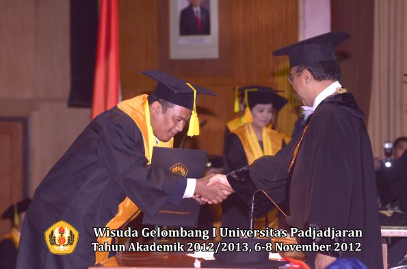 wisuda-unpad-gel-i-ta-2012_2013-fakultas-ilmu-komunikasi-oleh-rektor-192