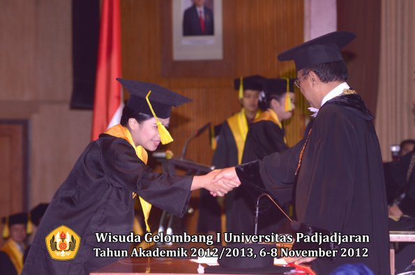 wisuda-unpad-gel-i-ta-2012_2013-fakultas-ilmu-komunikasi-oleh-rektor-193