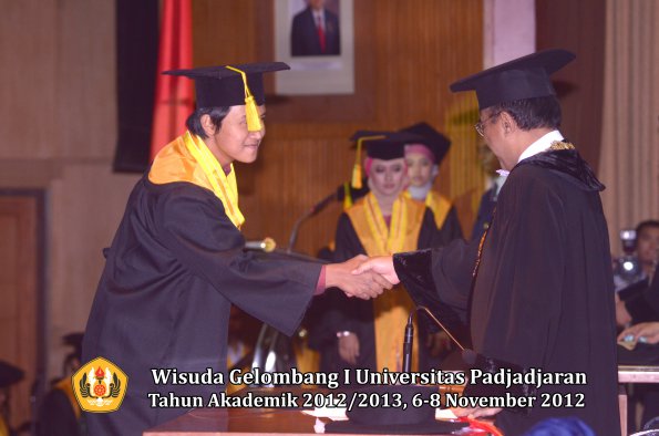 wisuda-unpad-gel-i-ta-2012_2013-fakultas-ilmu-komunikasi-oleh-rektor-195