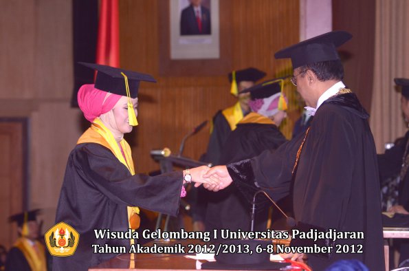 wisuda-unpad-gel-i-ta-2012_2013-fakultas-ilmu-komunikasi-oleh-rektor-196