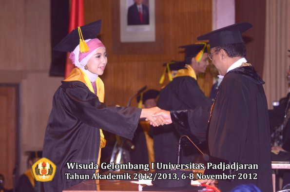 wisuda-unpad-gel-i-ta-2012_2013-fakultas-ilmu-komunikasi-oleh-rektor-197