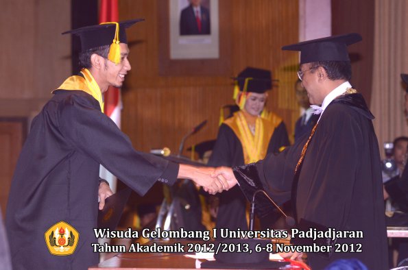 wisuda-unpad-gel-i-ta-2012_2013-fakultas-ilmu-komunikasi-oleh-rektor-198