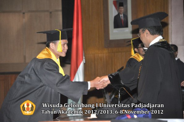 wisuda-unpad-gel-i-ta-2012_2013-fakultas-ilmu-komunikasi-oleh-rektor-201