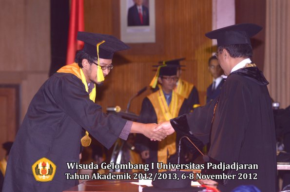 wisuda-unpad-gel-i-ta-2012_2013-fakultas-ilmu-komunikasi-oleh-rektor-202