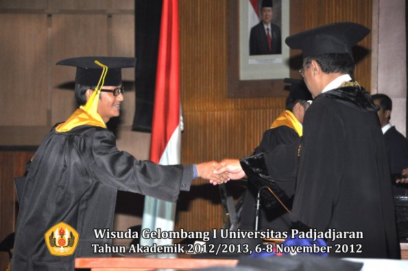 wisuda-unpad-gel-i-ta-2012_2013-fakultas-ilmu-komunikasi-oleh-rektor-203