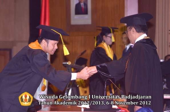 wisuda-unpad-gel-i-ta-2012_2013-fakultas-ilmu-komunikasi-oleh-rektor-204