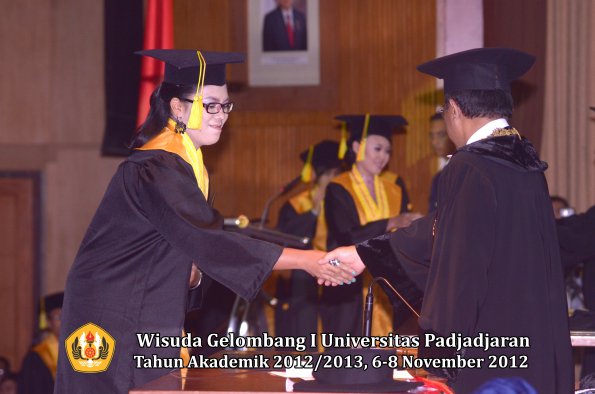 wisuda-unpad-gel-i-ta-2012_2013-fakultas-ilmu-komunikasi-oleh-rektor-205