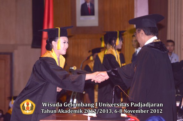 wisuda-unpad-gel-i-ta-2012_2013-fakultas-ilmu-komunikasi-oleh-rektor-206