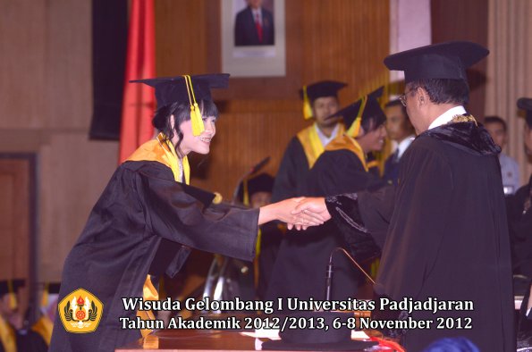 wisuda-unpad-gel-i-ta-2012_2013-fakultas-ilmu-komunikasi-oleh-rektor-207