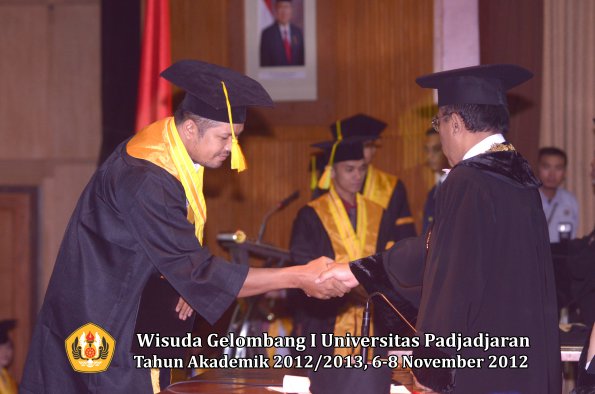 wisuda-unpad-gel-i-ta-2012_2013-fakultas-ilmu-komunikasi-oleh-rektor-209