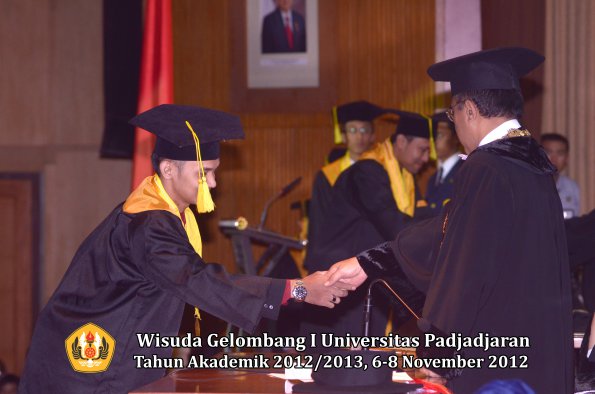 wisuda-unpad-gel-i-ta-2012_2013-fakultas-ilmu-komunikasi-oleh-rektor-210