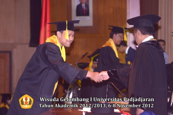 wisuda-unpad-gel-i-ta-2012_2013-fakultas-ilmu-komunikasi-oleh-rektor-211