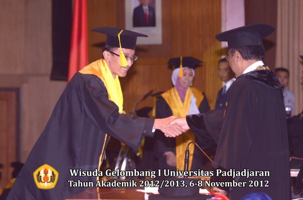 wisuda-unpad-gel-i-ta-2012_2013-fakultas-ilmu-komunikasi-oleh-rektor-212