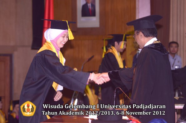 wisuda-unpad-gel-i-ta-2012_2013-fakultas-ilmu-komunikasi-oleh-rektor-213