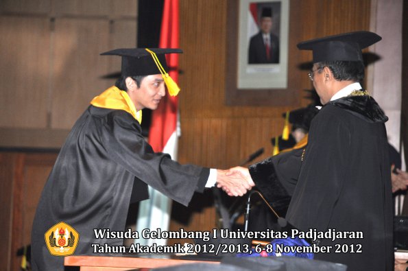 wisuda-unpad-gel-i-ta-2012_2013-fakultas-ilmu-komunikasi-oleh-rektor-214