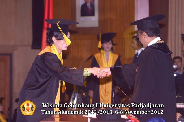 wisuda-unpad-gel-i-ta-2012_2013-fakultas-ilmu-komunikasi-oleh-rektor-215