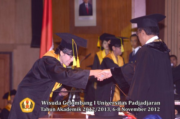 wisuda-unpad-gel-i-ta-2012_2013-fakultas-ilmu-komunikasi-oleh-rektor-216