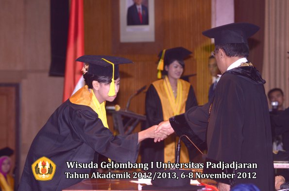 wisuda-unpad-gel-i-ta-2012_2013-fakultas-ilmu-komunikasi-oleh-rektor-217