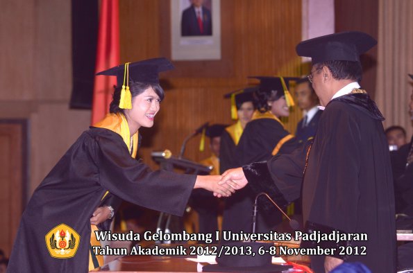 wisuda-unpad-gel-i-ta-2012_2013-fakultas-ilmu-komunikasi-oleh-rektor-218