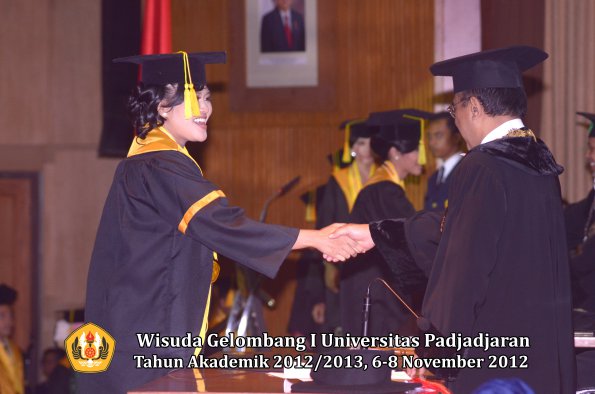 wisuda-unpad-gel-i-ta-2012_2013-fakultas-ilmu-komunikasi-oleh-rektor-219