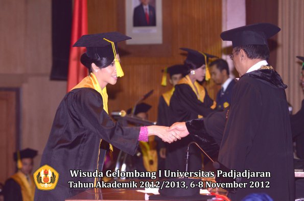 wisuda-unpad-gel-i-ta-2012_2013-fakultas-ilmu-komunikasi-oleh-rektor-220