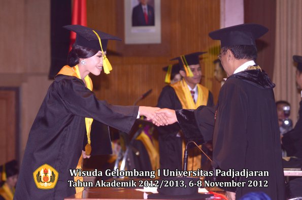 wisuda-unpad-gel-i-ta-2012_2013-fakultas-ilmu-komunikasi-oleh-rektor-221