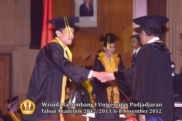 wisuda-unpad-gel-i-ta-2012_2013-fakultas-ilmu-komunikasi-oleh-rektor-222