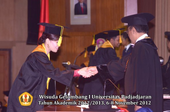 wisuda-unpad-gel-i-ta-2012_2013-fakultas-ilmu-komunikasi-oleh-rektor-223