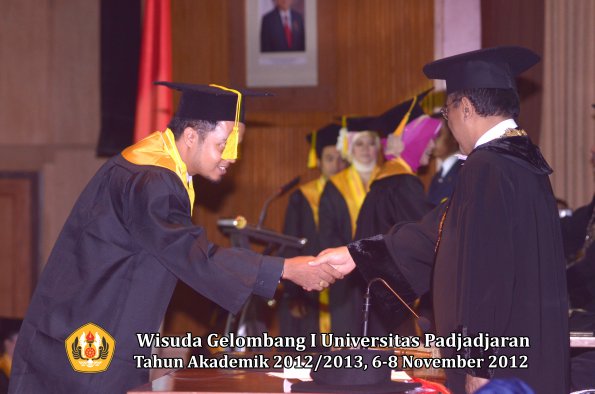 wisuda-unpad-gel-i-ta-2012_2013-fakultas-ilmu-komunikasi-oleh-rektor-224