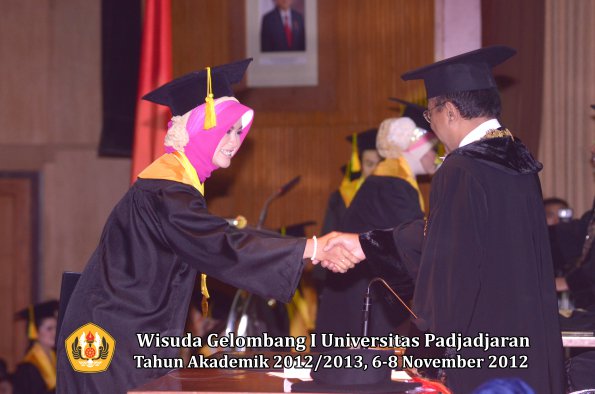 wisuda-unpad-gel-i-ta-2012_2013-fakultas-ilmu-komunikasi-oleh-rektor-225