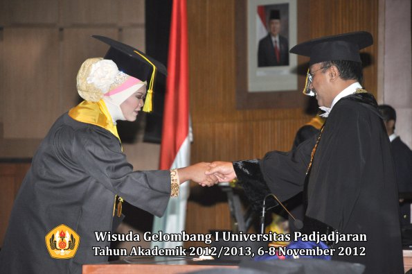 wisuda-unpad-gel-i-ta-2012_2013-fakultas-ilmu-komunikasi-oleh-rektor-226