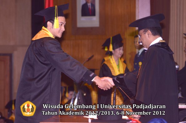 wisuda-unpad-gel-i-ta-2012_2013-fakultas-ilmu-komunikasi-oleh-rektor-227