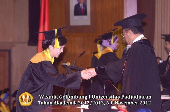 wisuda-unpad-gel-i-ta-2012_2013-fakultas-ilmu-komunikasi-oleh-rektor-228