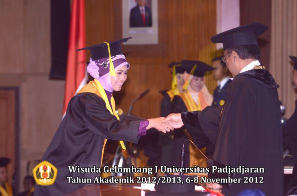 wisuda-unpad-gel-i-ta-2012_2013-fakultas-ilmu-komunikasi-oleh-rektor-229