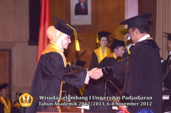 wisuda-unpad-gel-i-ta-2012_2013-fakultas-ilmu-komunikasi-oleh-rektor-230