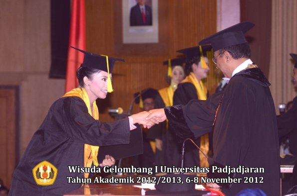 wisuda-unpad-gel-i-ta-2012_2013-fakultas-ilmu-komunikasi-oleh-rektor-231