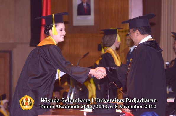 wisuda-unpad-gel-i-ta-2012_2013-fakultas-ilmu-komunikasi-oleh-rektor-232