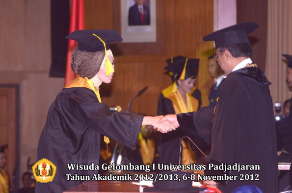 wisuda-unpad-gel-i-ta-2012_2013-fakultas-ilmu-komunikasi-oleh-rektor-233