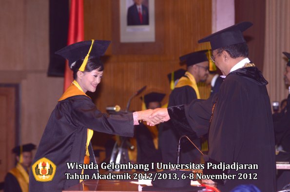 wisuda-unpad-gel-i-ta-2012_2013-fakultas-ilmu-komunikasi-oleh-rektor-234