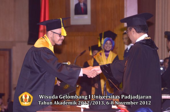 wisuda-unpad-gel-i-ta-2012_2013-fakultas-ilmu-komunikasi-oleh-rektor-235