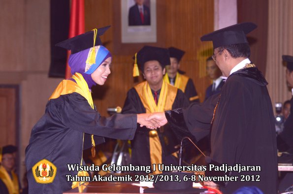 wisuda-unpad-gel-i-ta-2012_2013-fakultas-ilmu-komunikasi-oleh-rektor-236