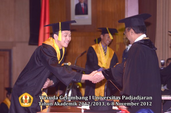 wisuda-unpad-gel-i-ta-2012_2013-fakultas-ilmu-komunikasi-oleh-rektor-238