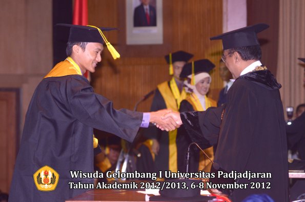 wisuda-unpad-gel-i-ta-2012_2013-fakultas-ilmu-komunikasi-oleh-rektor-239