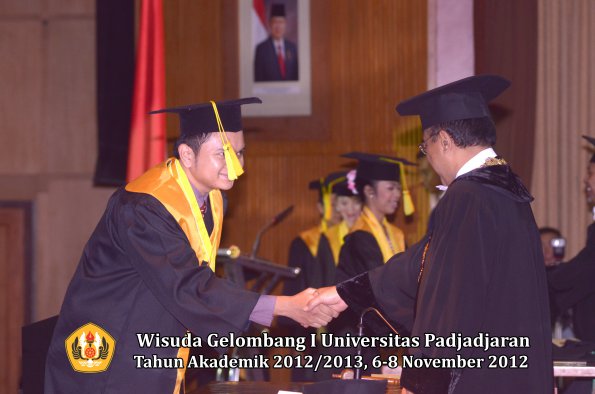 wisuda-unpad-gel-i-ta-2012_2013-fakultas-ilmu-komunikasi-oleh-rektor-241